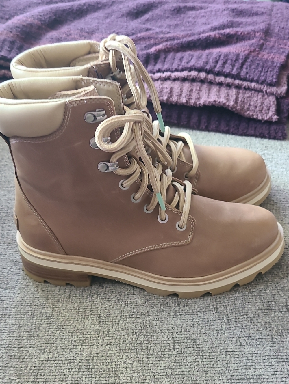 Sorel Women's Tan Lace-Up Hiking Boots - Comfortable All-Weather Boot Size 9.5